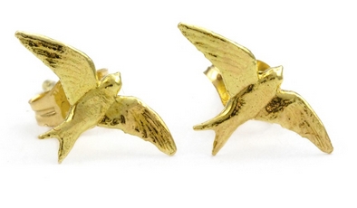 alex-monroe-flying-swallow-earrings-22ct-gold-plate