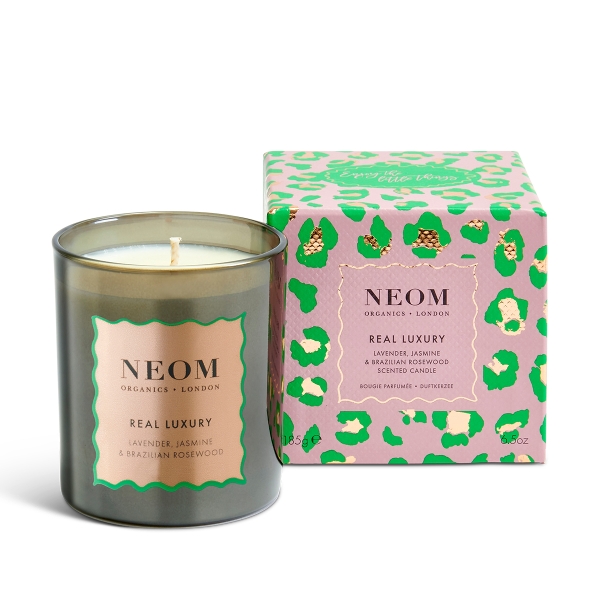 neom-standard-candle-real-luxury-christmas-2021